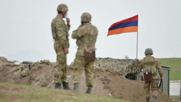 В Баку сообщают об обстреле со стороны армянских военных в районе границы, Ереван заявляет о стабильной обстановке